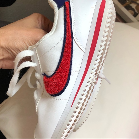 Nike tennis shoes - Picture 2 of 4